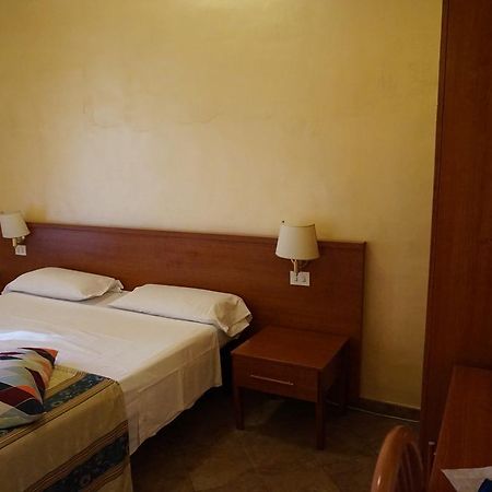 Hotel Maryelen Rome Bagian luar foto