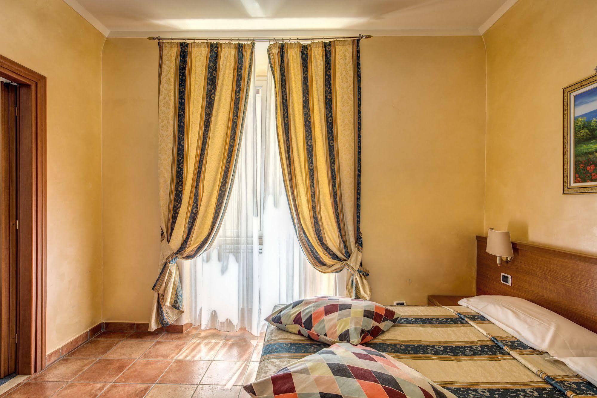 Hotel Maryelen Rome Bagian luar foto