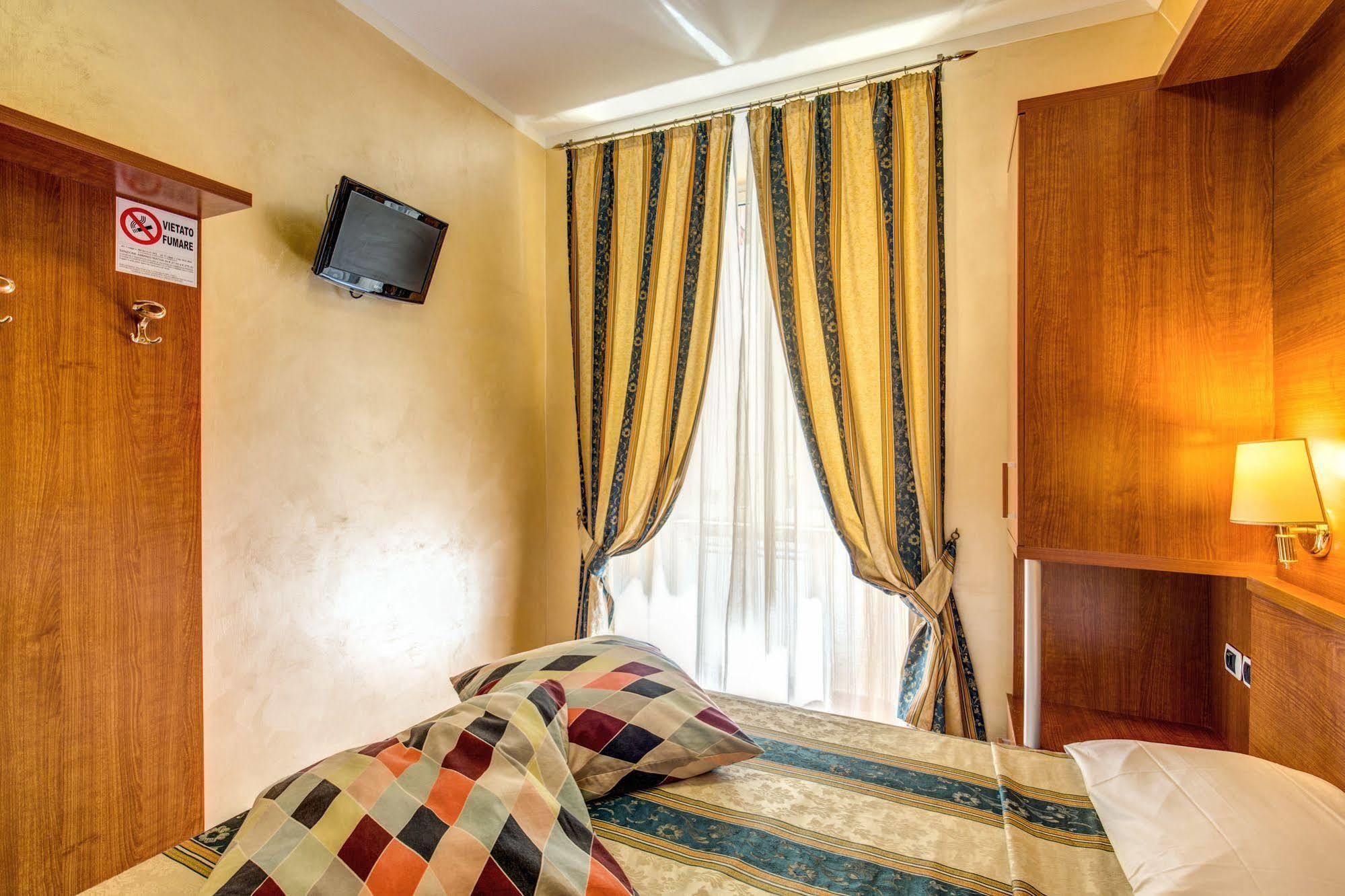 Hotel Maryelen Rome Bagian luar foto