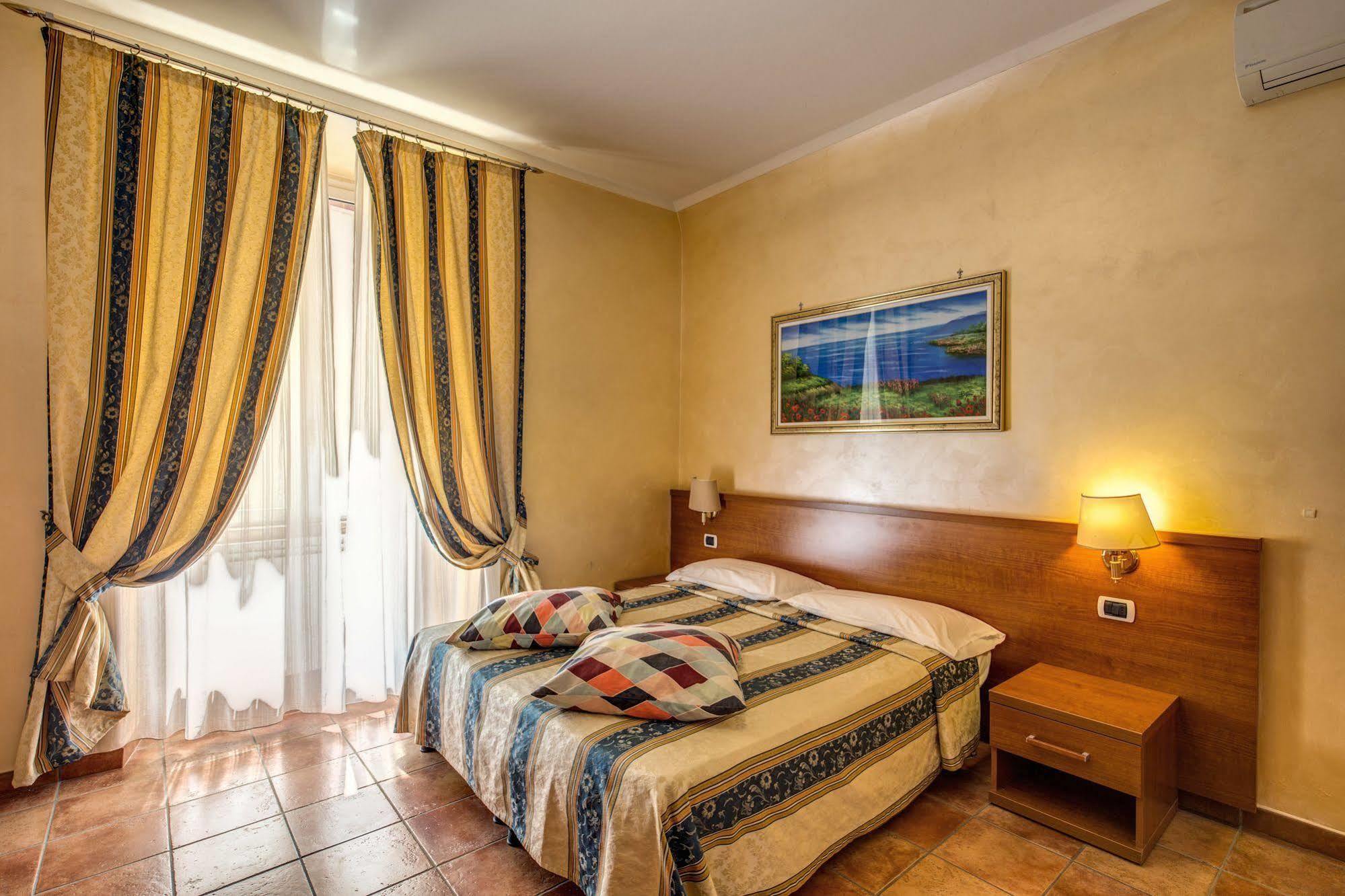 Hotel Maryelen Rome Bagian luar foto