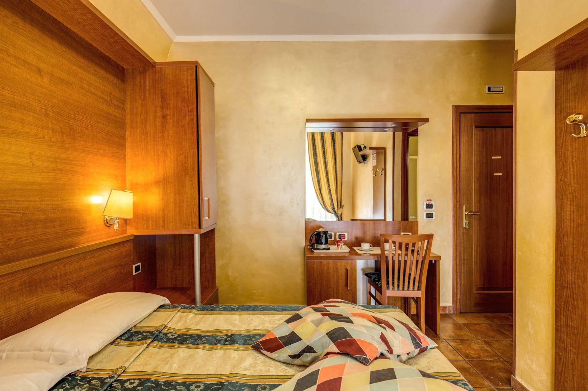 Hotel Maryelen Rome Bagian luar foto