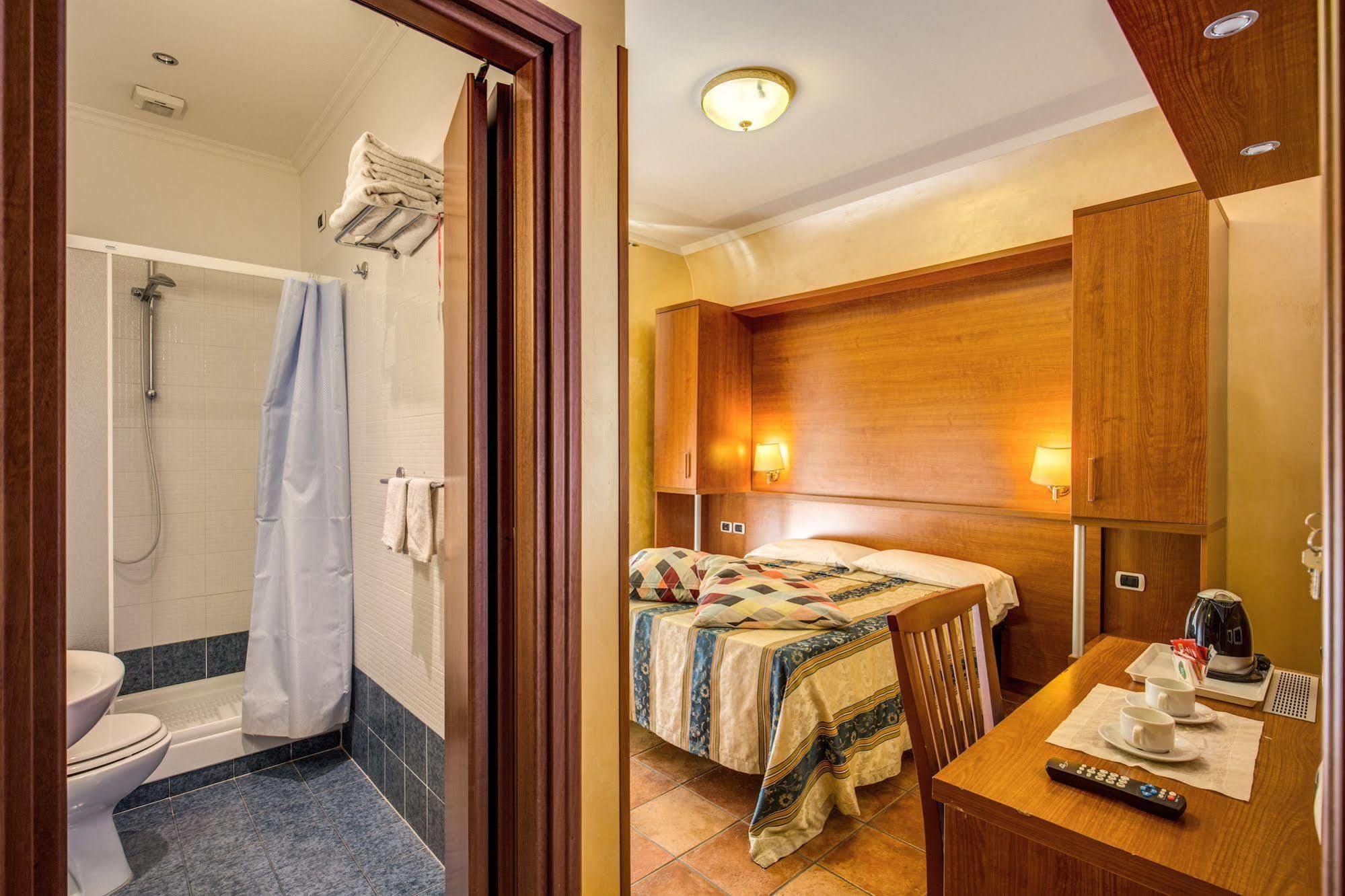 Hotel Maryelen Rome Bagian luar foto