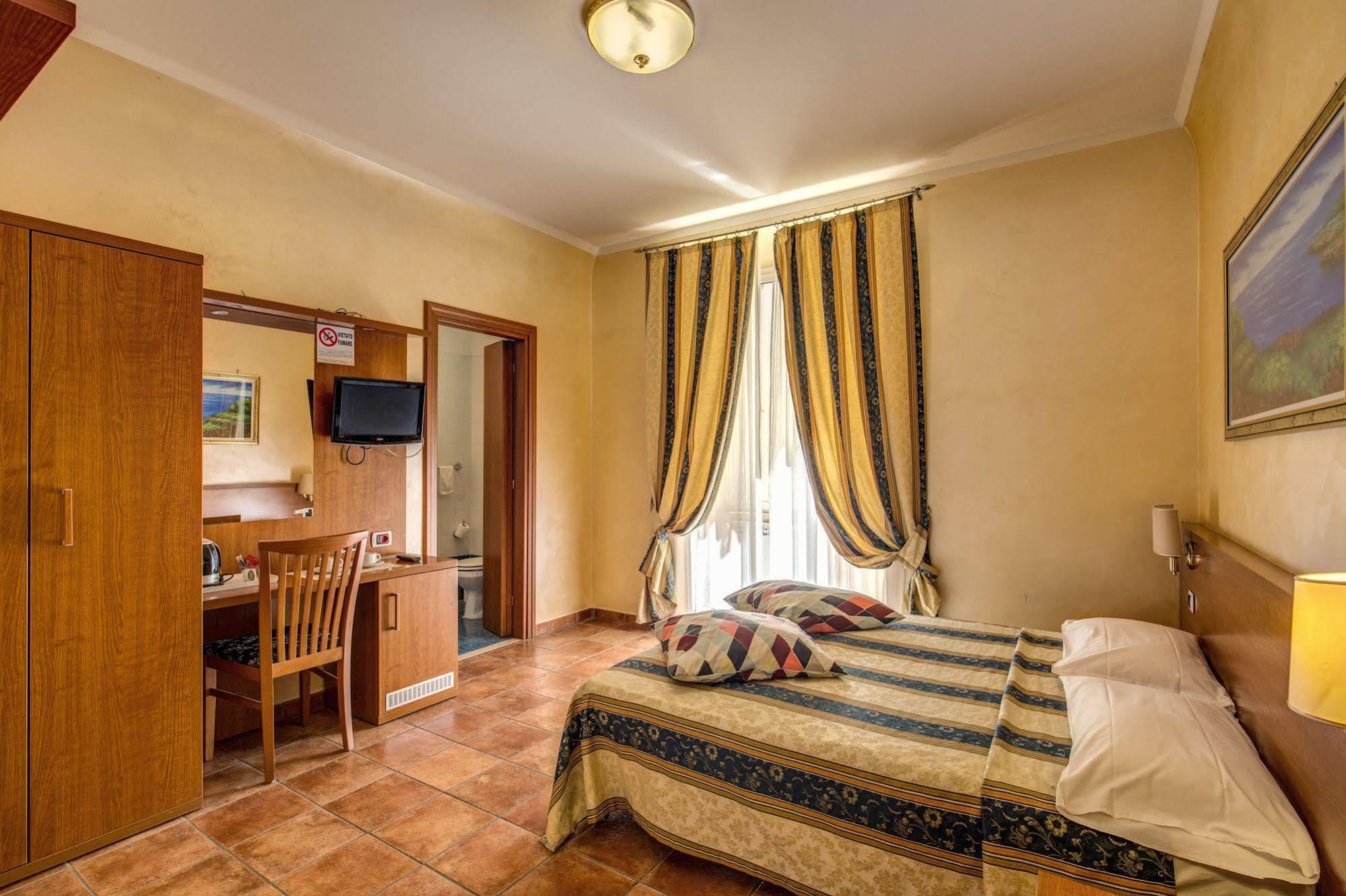 Hotel Maryelen Rome Bagian luar foto