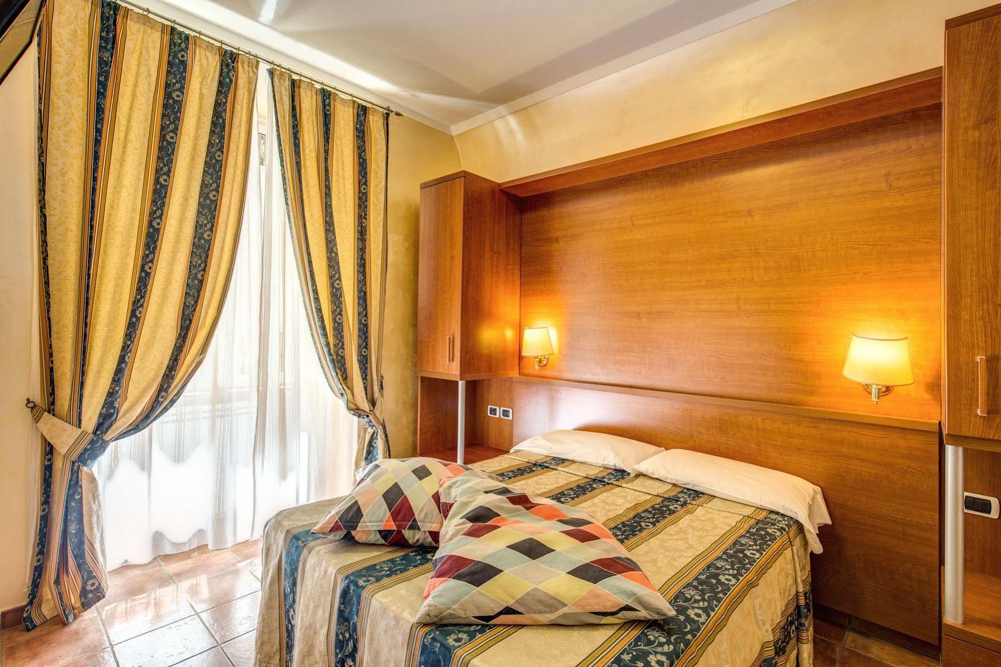 Hotel Maryelen Rome Bagian luar foto