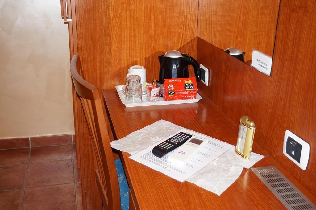 Hotel Maryelen Rome Bagian luar foto